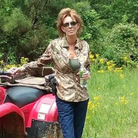 Meet your Posher, Christine - Picture 1 of 3